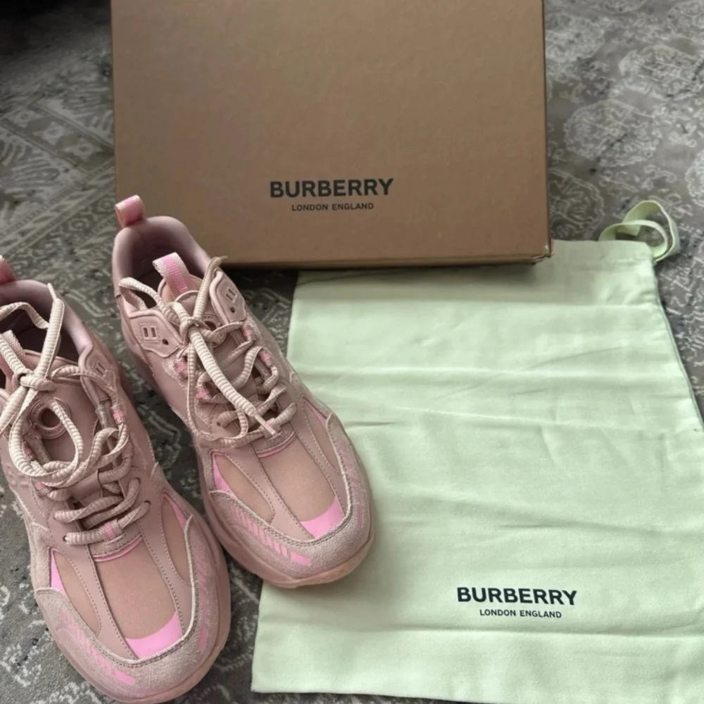 NEW IN BOX BURBERRY LOW TOP SNEAKERS PINK - Picture 2 of 6